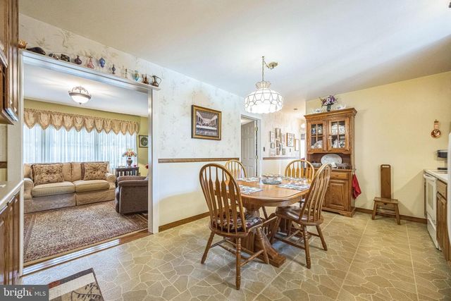 201 WALNUT AVE, Berlin, NJ 08009