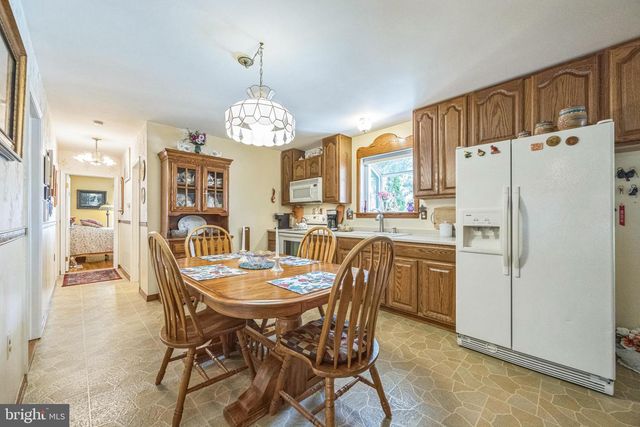 201 WALNUT AVE, Berlin, NJ 08009