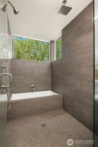 2418 6th Avenue W, Seattle, WA 98119