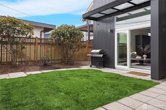 2418 6th Avenue W, Seattle, WA 98119