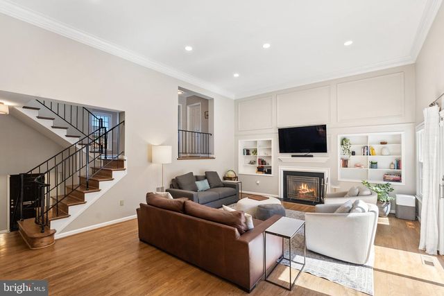 2729 UNICORN LN NW, Washington, DC 20015