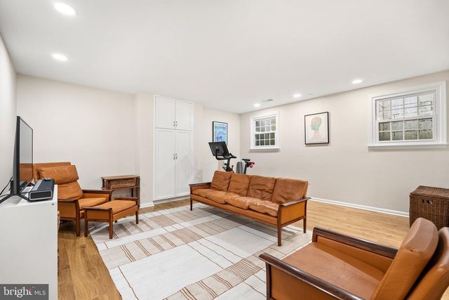 2729 UNICORN LN NW, Washington, DC 20015