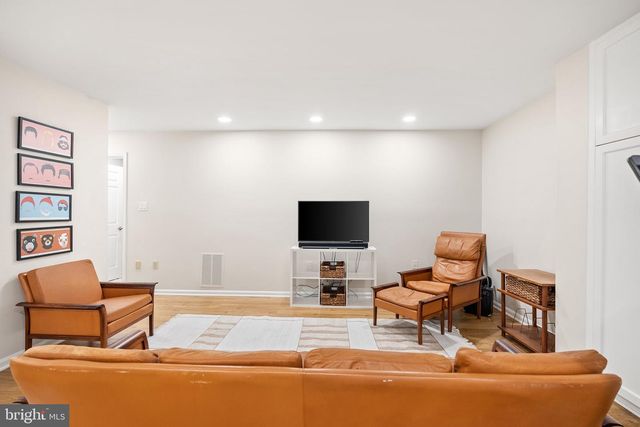 2729 UNICORN LN NW, Washington, DC 20015