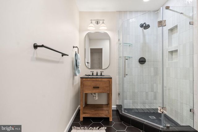 2729 UNICORN LN NW, Washington, DC 20015