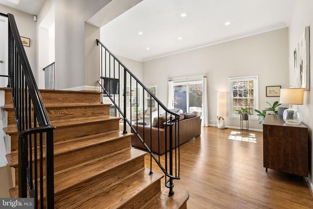 2729 UNICORN LN NW, Washington, DC 20015