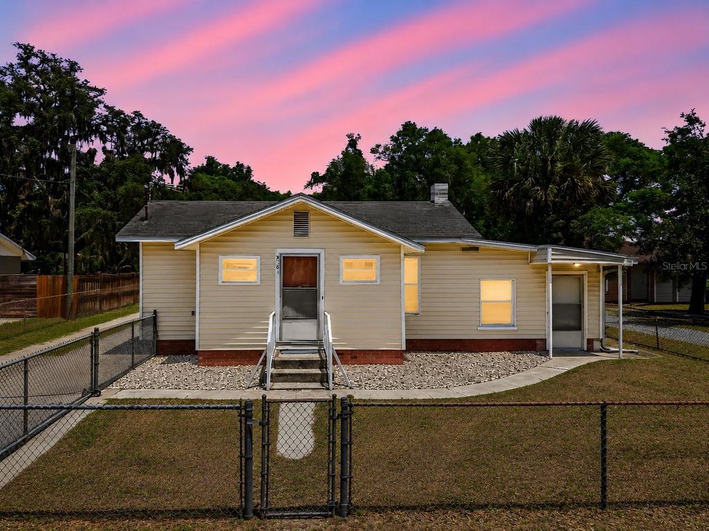 Image 2 of property listing at 2101 E GRANT AVENUE, Orlando, FL 32806
