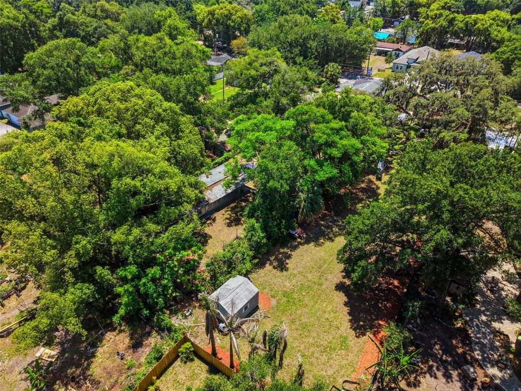 Image 14 of property listing at 2101 E GRANT AVENUE, Orlando, FL 32806
