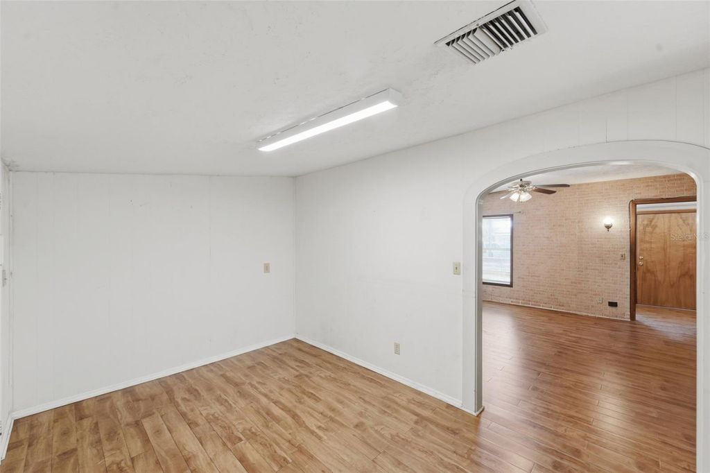 Image 31 of property listing at 2101 E GRANT AVENUE, Orlando, FL 32806