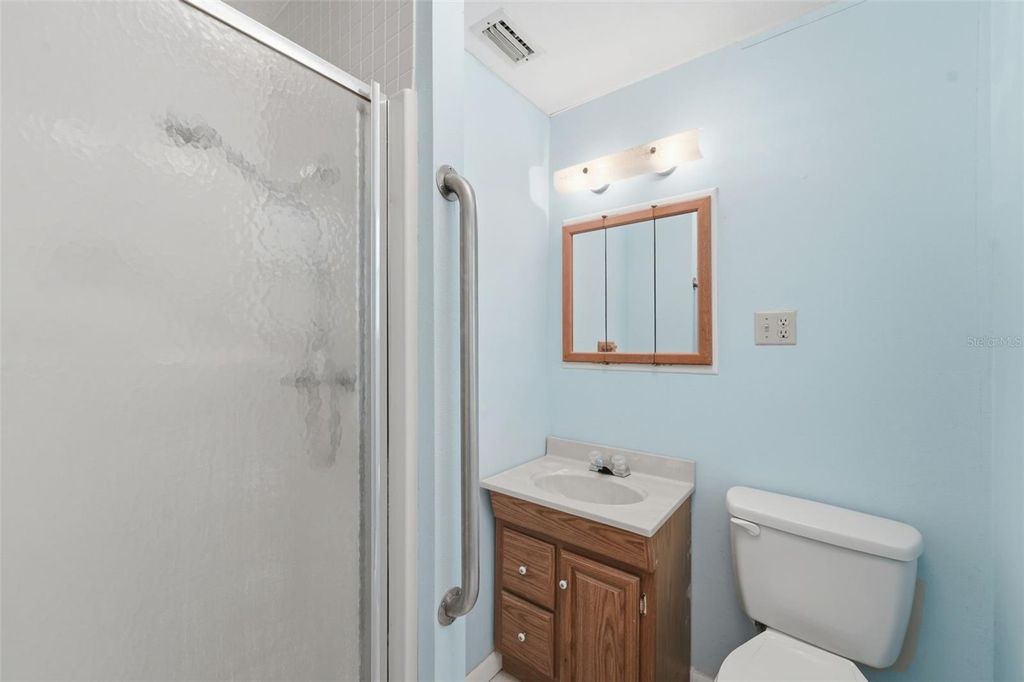 Image 40 of property listing at 2101 E GRANT AVENUE, Orlando, FL 32806