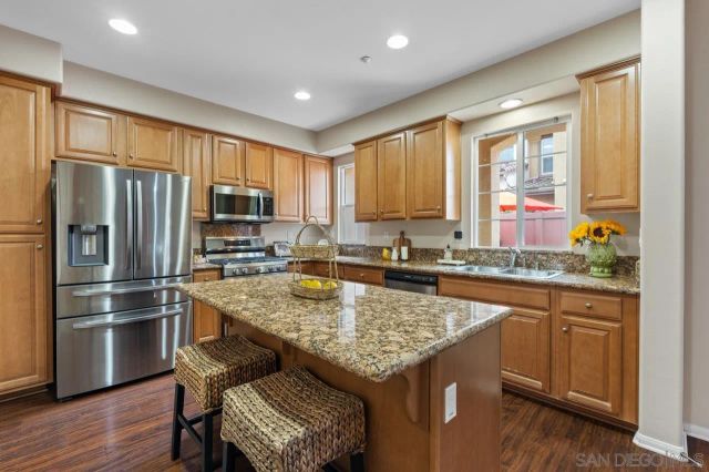 1305 Isabella Way, Vista, CA 92084