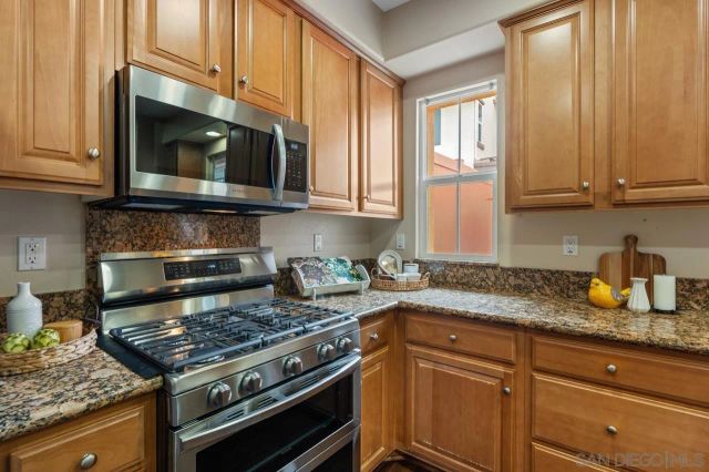 1305 Isabella Way, Vista, CA 92084