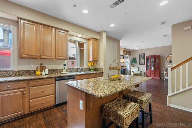 1305 Isabella Way, Vista, CA 92084
