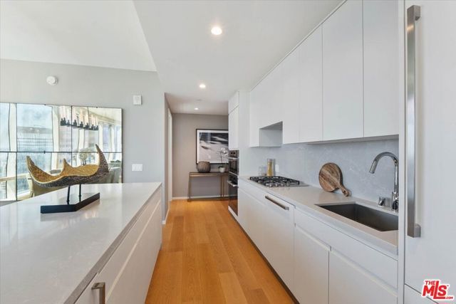 877 Francisco Street 2809, Los Angeles, CA 90017