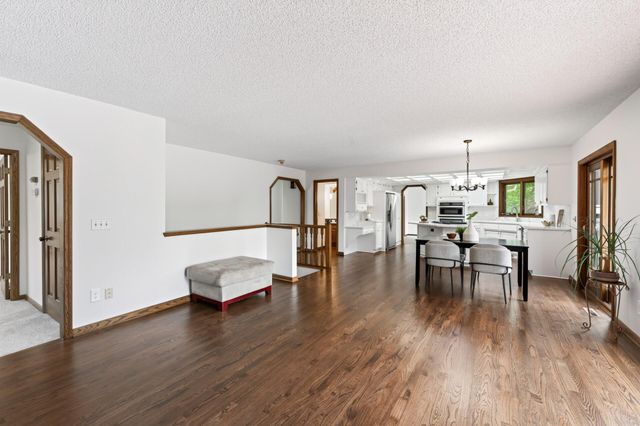 1528 Briarknoll Drive, Arden Hills, MN 55112