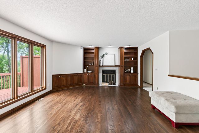 1528 Briarknoll Drive, Arden Hills, MN 55112