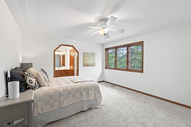 1528 Briarknoll Drive, Arden Hills, MN 55112