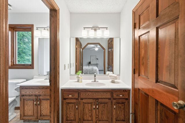 1528 Briarknoll Drive, Arden Hills, MN 55112