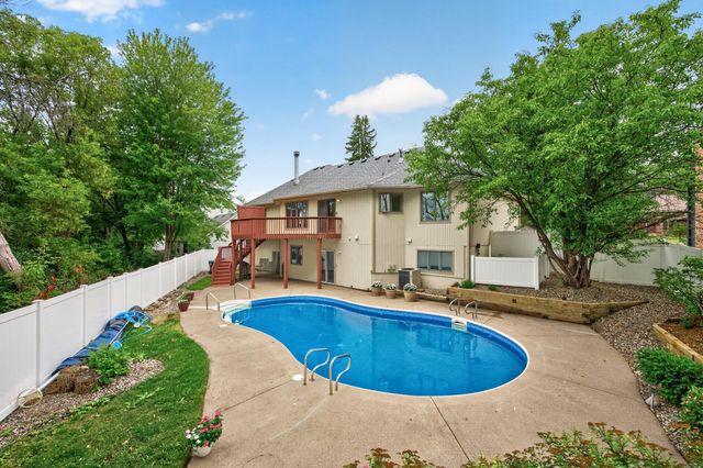 1528 Briarknoll Drive, Arden Hills, MN 55112