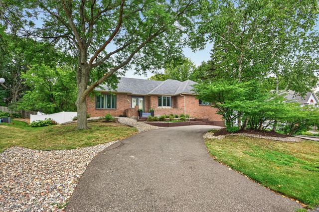 1528 Briarknoll Drive, Arden Hills, MN 55112