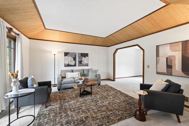 1528 Briarknoll Drive, Arden Hills, MN 55112