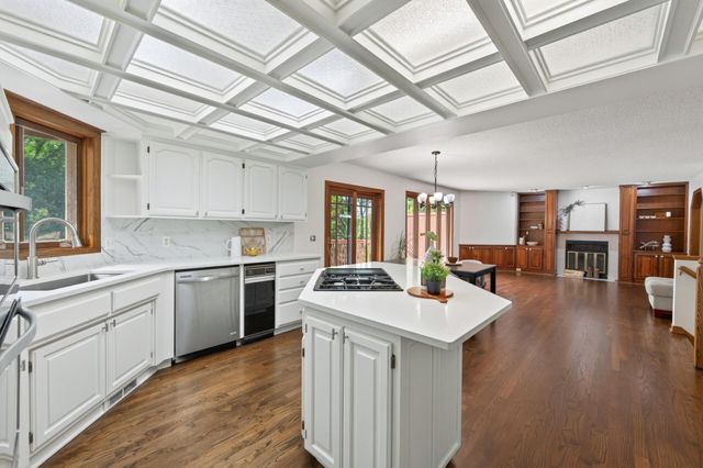 1528 Briarknoll Drive, Arden Hills, MN 55112