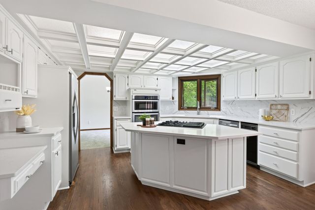 1528 Briarknoll Drive, Arden Hills, MN 55112