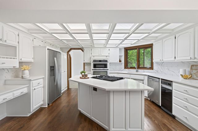 1528 Briarknoll Drive, Arden Hills, MN 55112