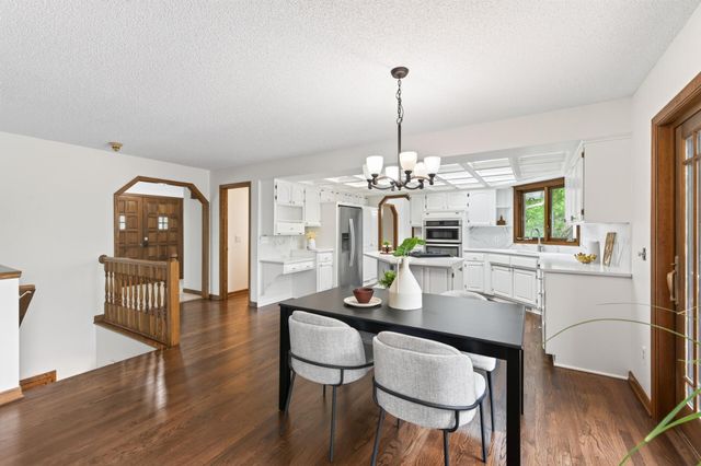 1528 Briarknoll Drive, Arden Hills, MN 55112