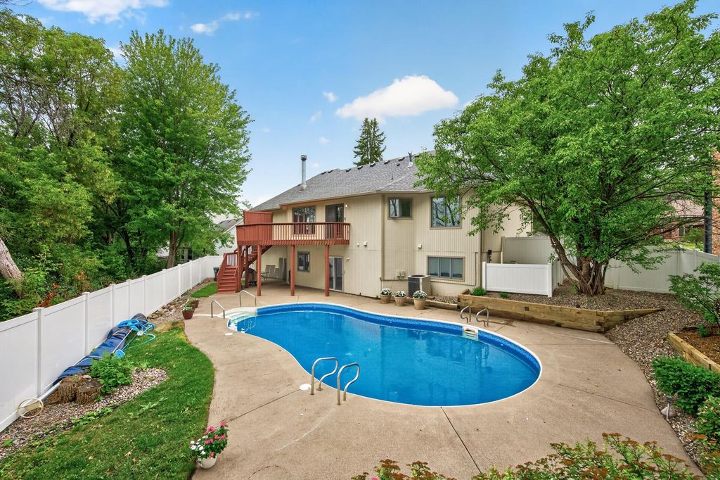 1528 Briarknoll Drive, Arden Hills, MN 55112 — photo 2