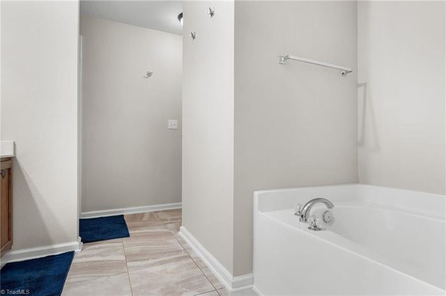 2313 Hartfield Circle, Winston-salem, NC 27103