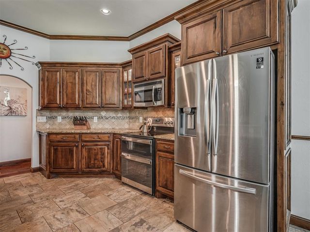 14005 Savannah River Way, Yukon, OK 73099