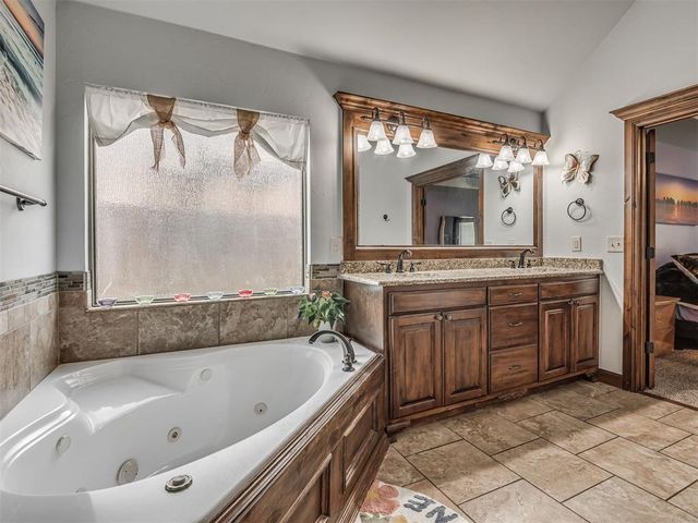 14005 Savannah River Way, Yukon, OK 73099