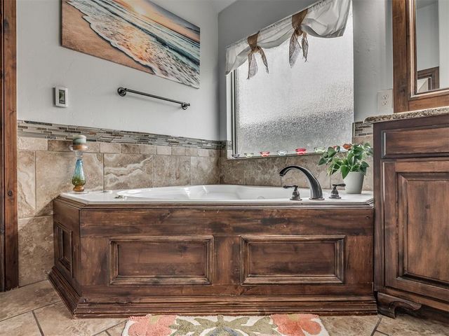14005 Savannah River Way, Yukon, OK 73099