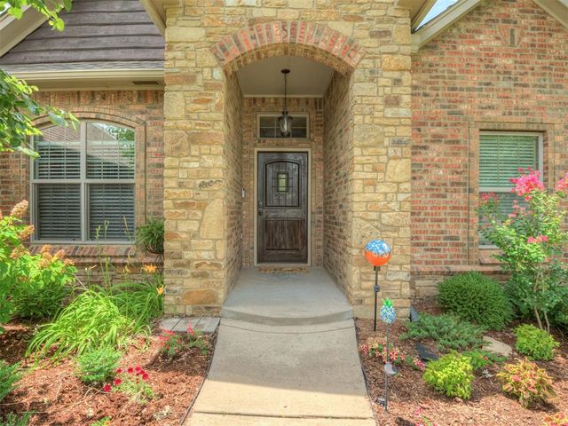 14005 Savannah River Way, Yukon, OK 73099