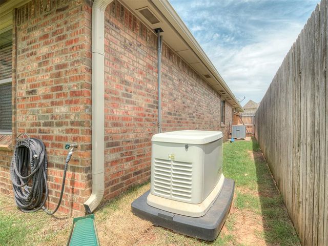 14005 Savannah River Way, Yukon, OK 73099