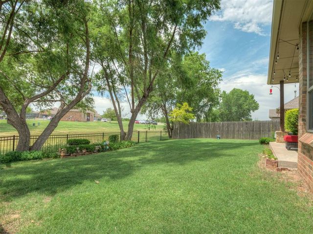 14005 Savannah River Way, Yukon, OK 73099