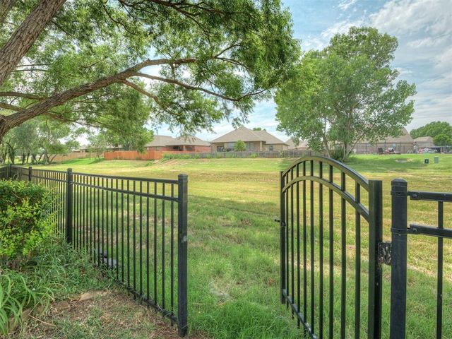 14005 Savannah River Way, Yukon, OK 73099