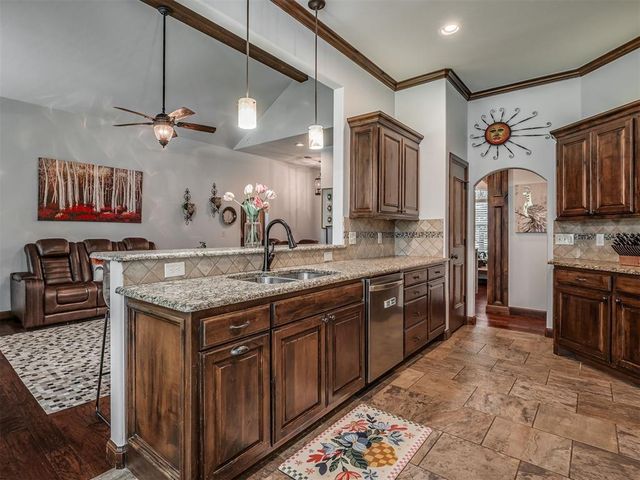 14005 Savannah River Way, Yukon, OK 73099