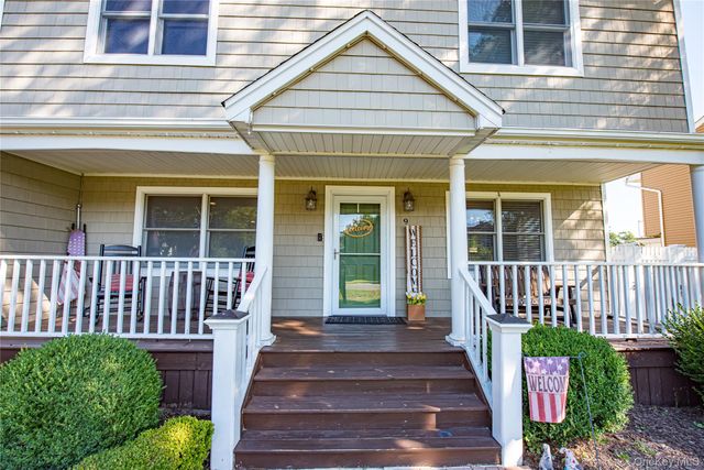 9 Donna Place, East Islip, NY 11730