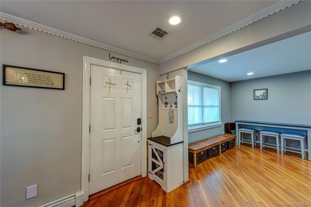 9 Donna Place, East Islip, NY 11730