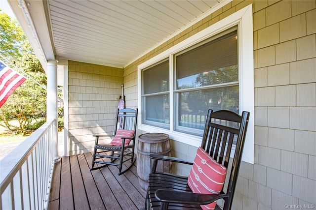 9 Donna Place, East Islip, NY 11730