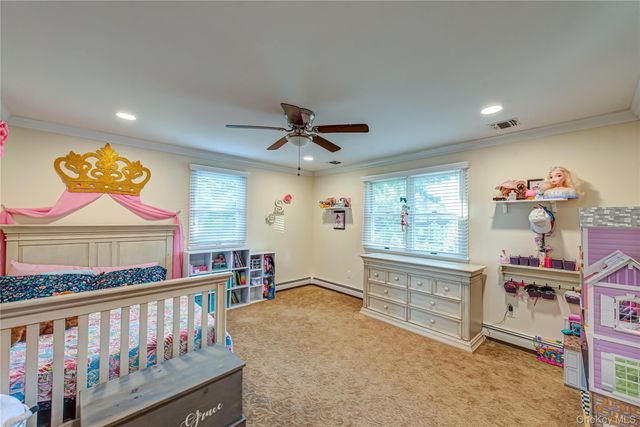 9 Donna Place, East Islip, NY 11730