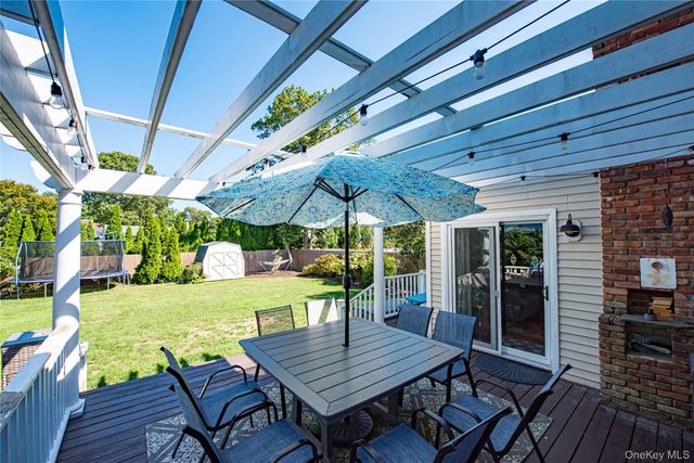 9 Donna Place, East Islip, NY 11730