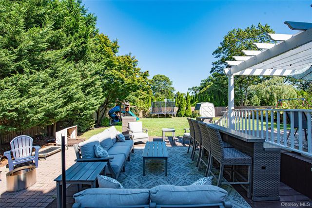 9 Donna Place, East Islip, NY 11730