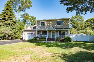 9 Donna Place, East Islip, NY 11730