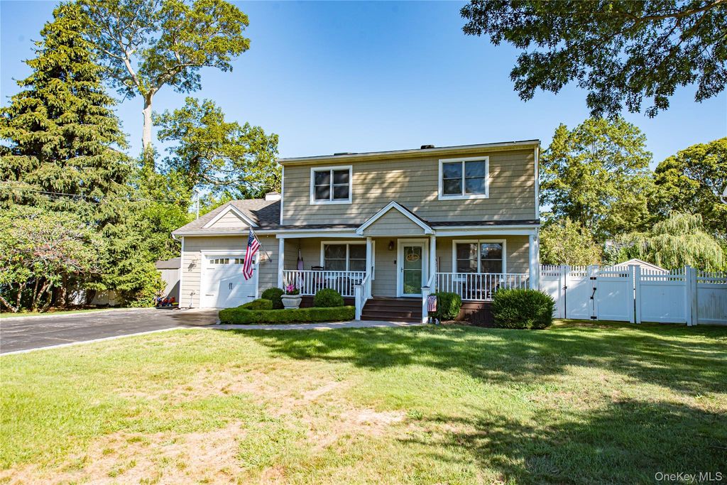 9 Donna Place, East Islip, NY 11730