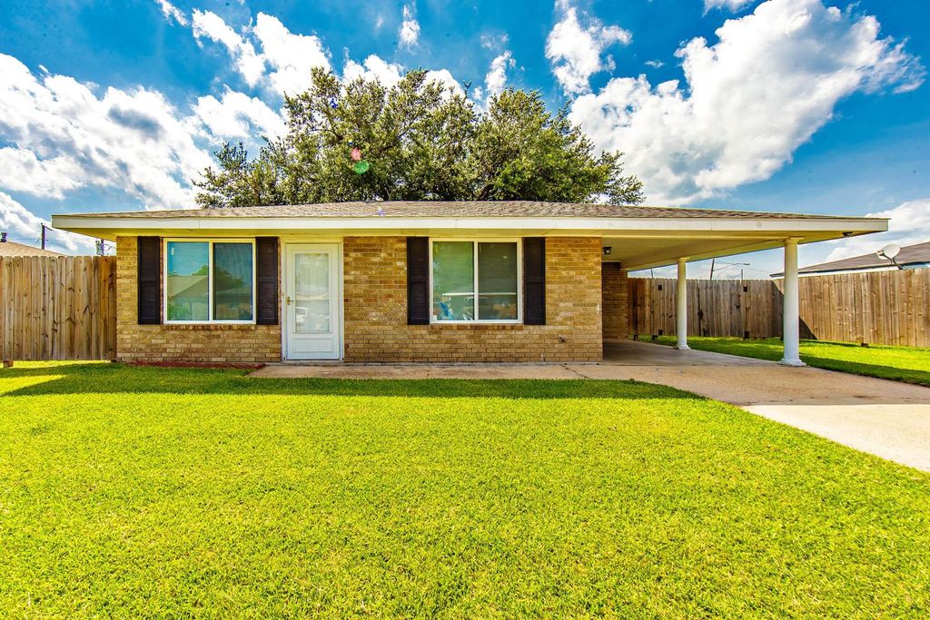69 Kirkglen Loop, Houma, LA 70363