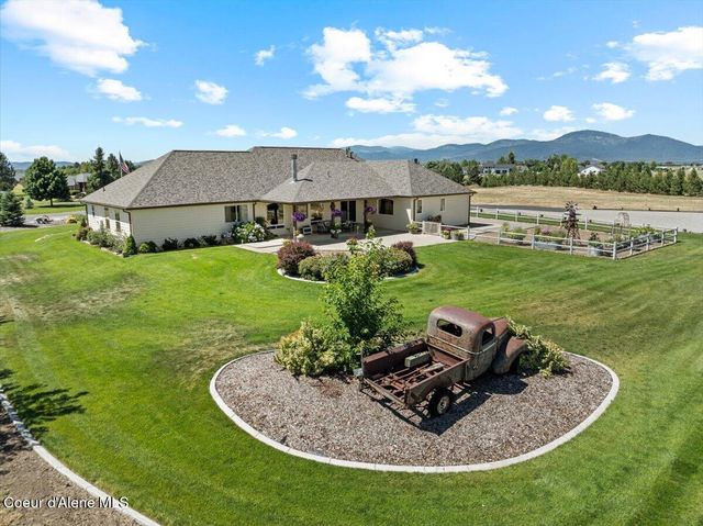 7513 W Nighthawk DR, Post Falls, ID 83854