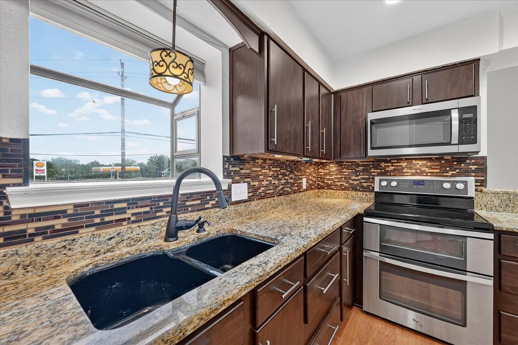 15 Dewberry Court, Bedford, TX 76021 — photo 4