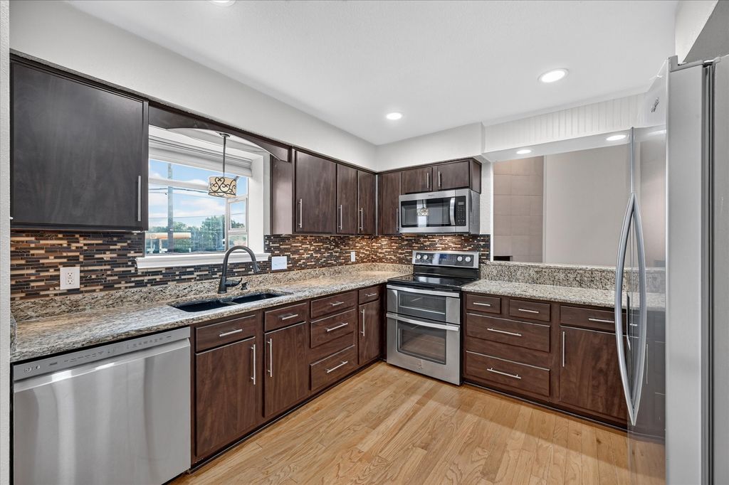 15 Dewberry Court, Bedford, TX 76021 — photo 5